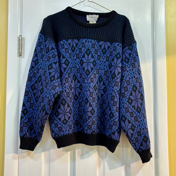Vintage Black and Blue Sweater with Straight Leg Jeans - Picture 3 of 6
